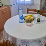 Prázdninový dům In With Kitchen