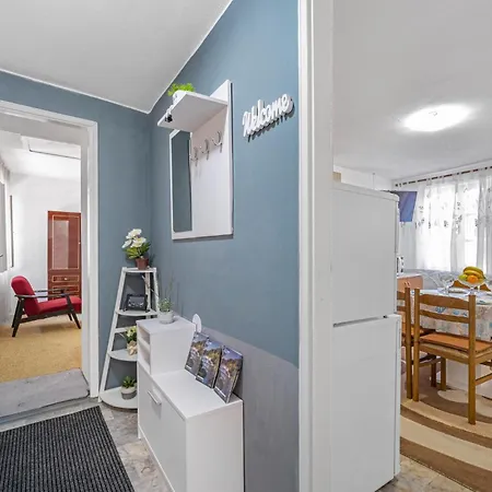 In With Kitchen Dom wakacyjny Konjevrate