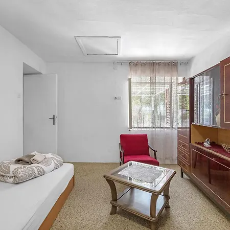 In With Kitchen Konjevrate