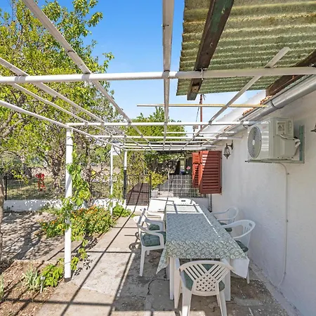 In With Kitchen Dom wakacyjny Konjevrate