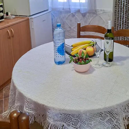 Prázdninový dům In With Kitchen