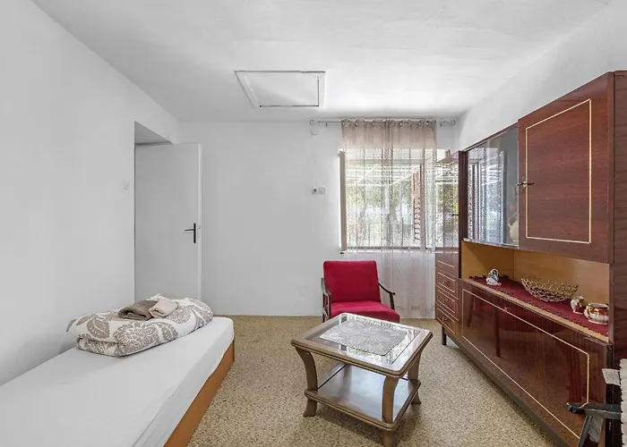 In With Kitchen Konjevrate