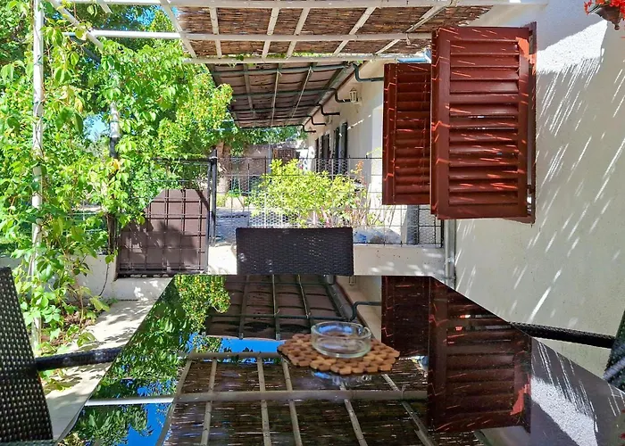 In With Kitchen Vikendica Konjevrate