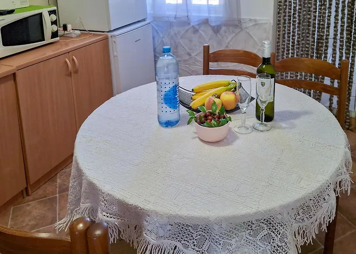 Vikendica In With Kitchen