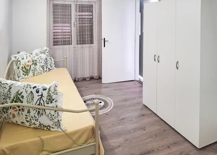 Vikendica In With Kitchen